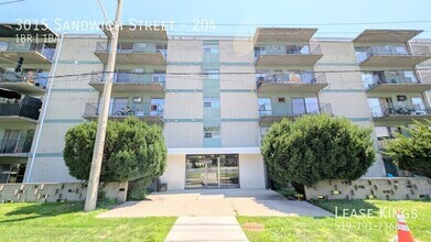 Building Photo - 3015 Sandwich St.