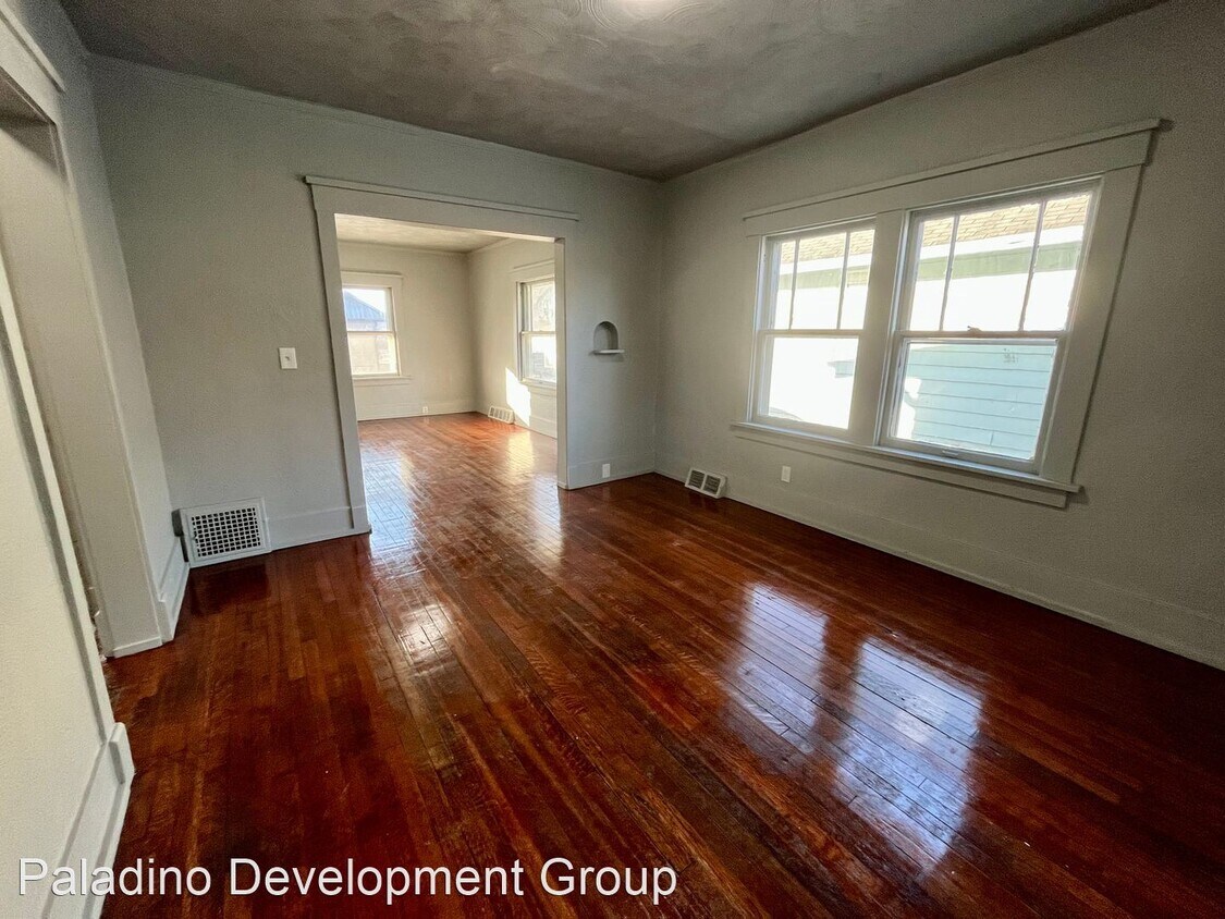 2 br, 1 bath House 1626 Victor Avenue House Rental in Omaha, NE