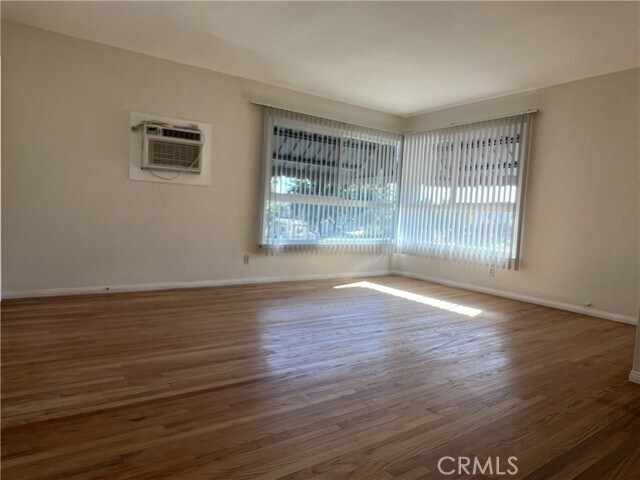 Foto del edificio - 401 W Grand Ave