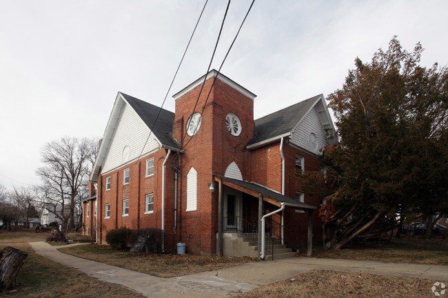 Foto principal - 4935-4941 Prince Georges Ave
