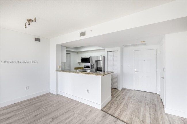 Building Photo - 19501 W Country Club Dr