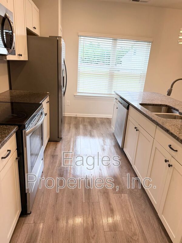 Foto del edificio - 207 Timberline Oak Dr