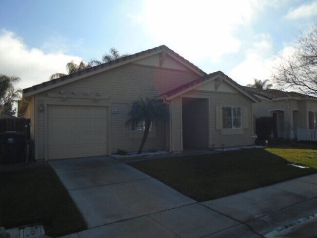 Foto del edificio - NICE SINGLE STORY 3 BEDROOM & 2 BATH IN DA...