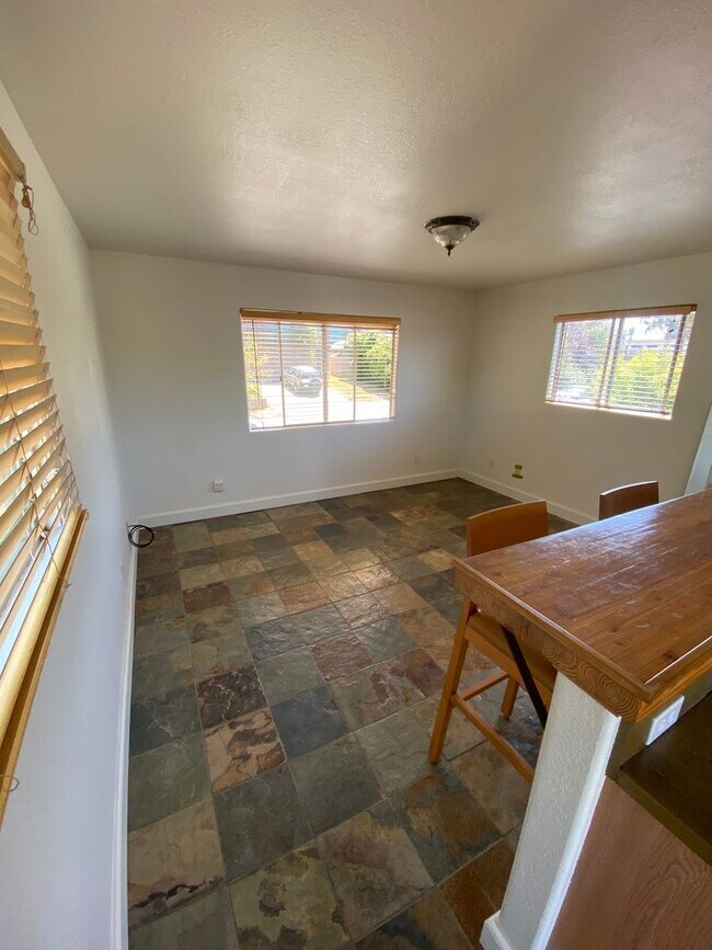 Foto del edificio - 338 Henrietta Ave