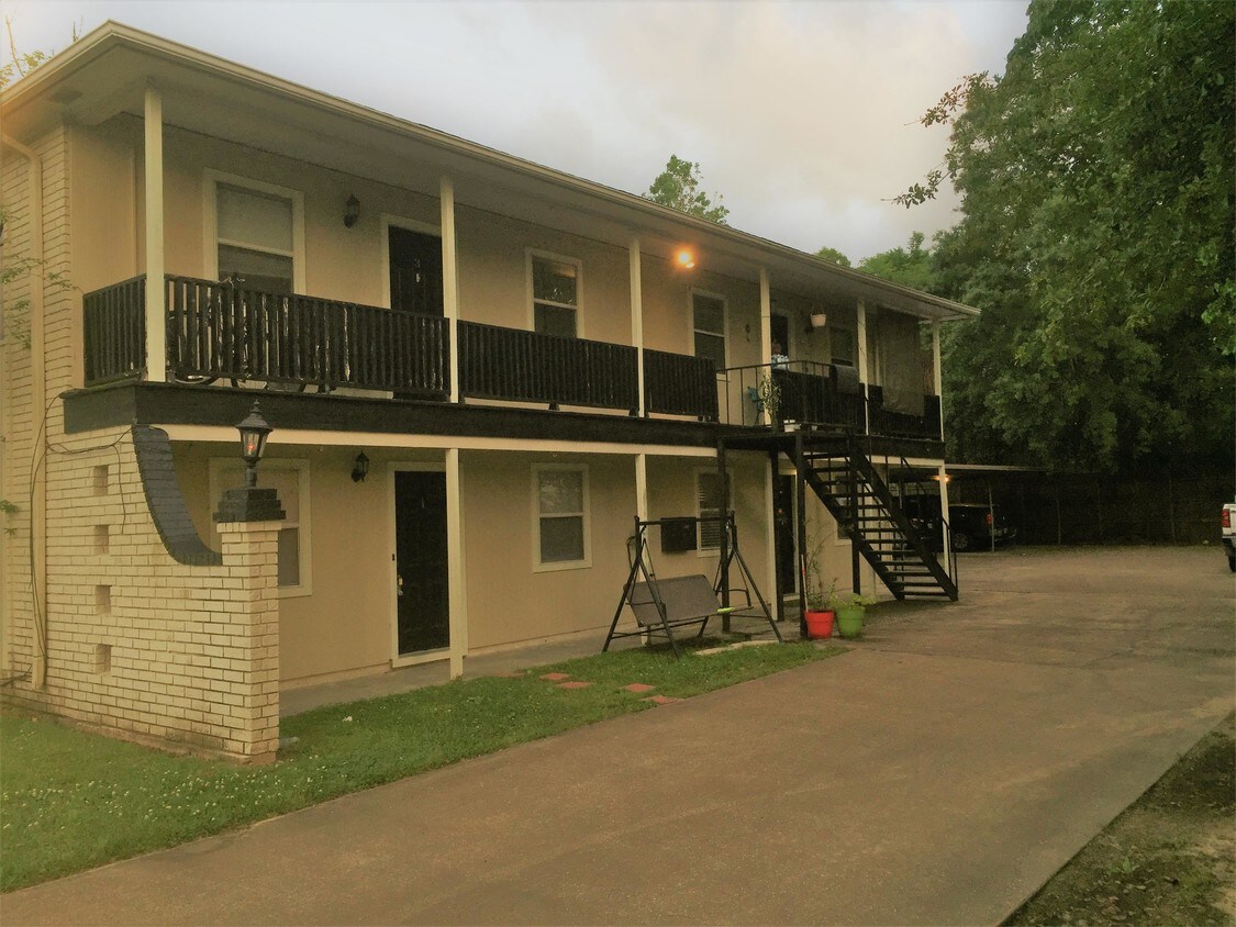Building Photo - 3945 Delaware St