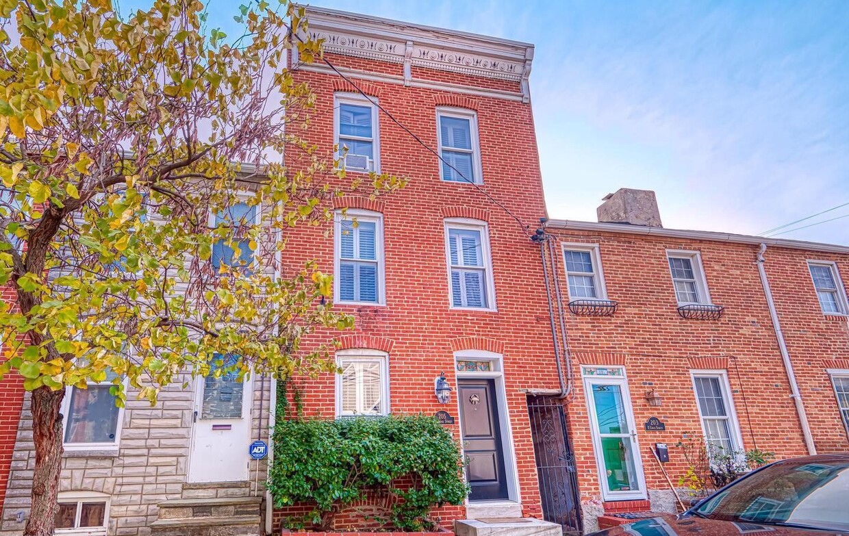 Primary Photo - 205 E Cross St