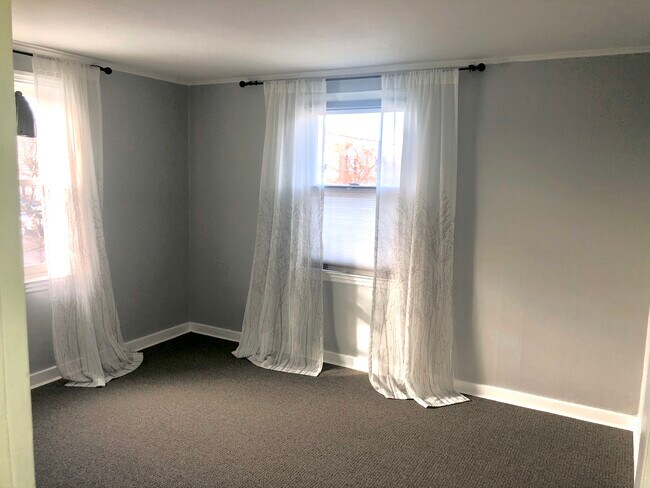 Master bedroom - 340 N 6th Ave