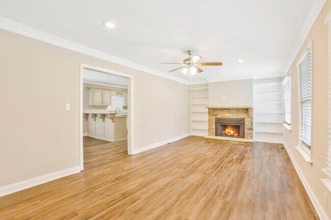 Building Photo - 7216 Pinecrest Dr