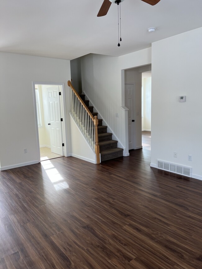 Building Photo - 16 Northern Pines