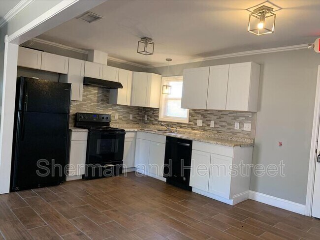Building Photo - 2551 W Kensington Dr