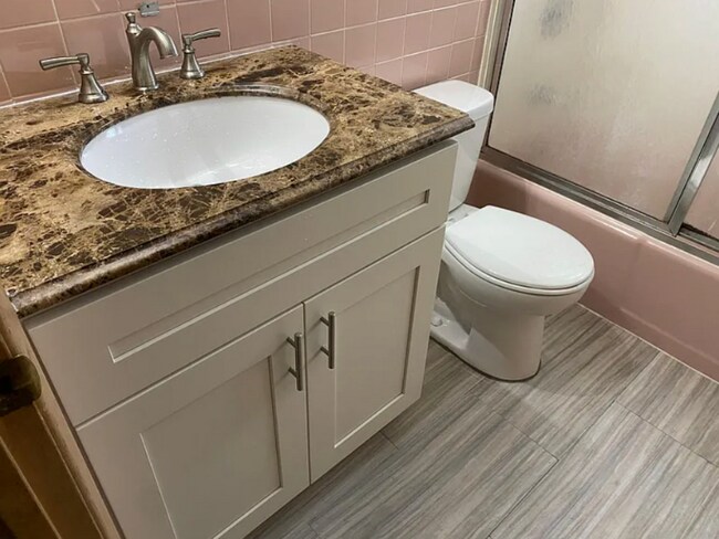 Foto del edificio - 715 Thompson Dr