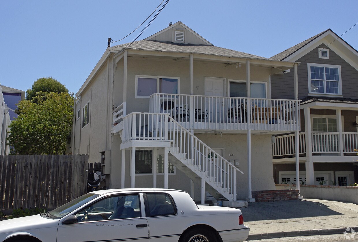 Building Photo - 230 Buckley St