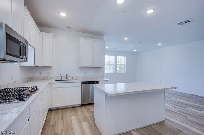 Foto del edificio - 2555 Hampton Rd