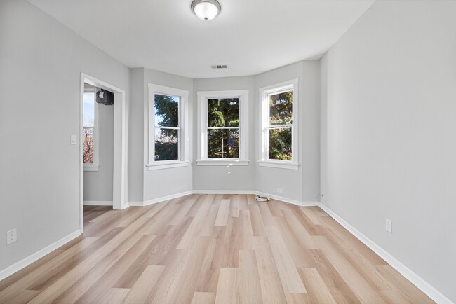 Foto del edificio - 3726 N Troy St