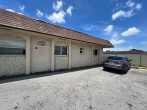 Building Photo - 5401 NW 24th Ct