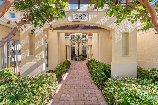 Building Photo - 1282 Rialto Way