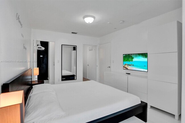Building Photo - 5445 Collins Ave