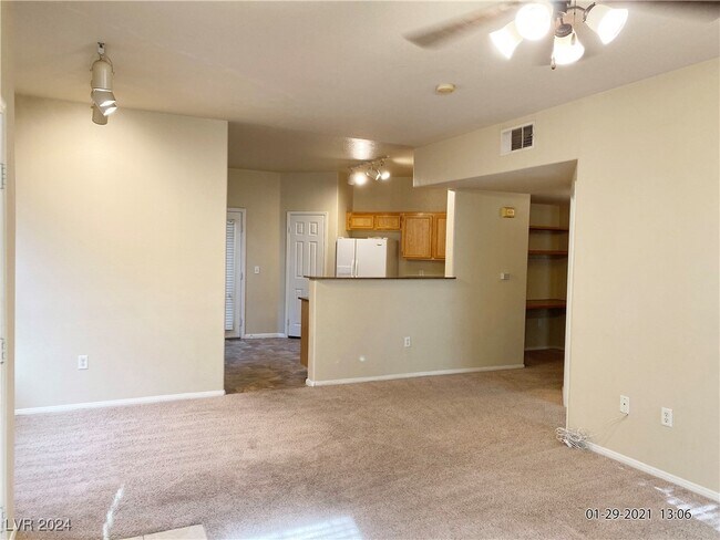 Building Photo - 10550 W Alexander Rd