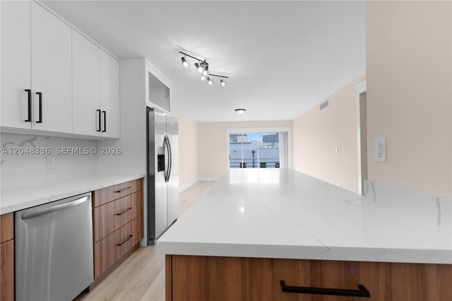 Foto del edificio - 8752 SW 12th St