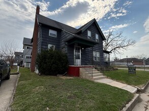 Building Photo - 346 1st St
