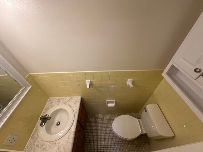 Foto del edificio - SPACIOUS TOWNHOME IN WILLOW TERRACE