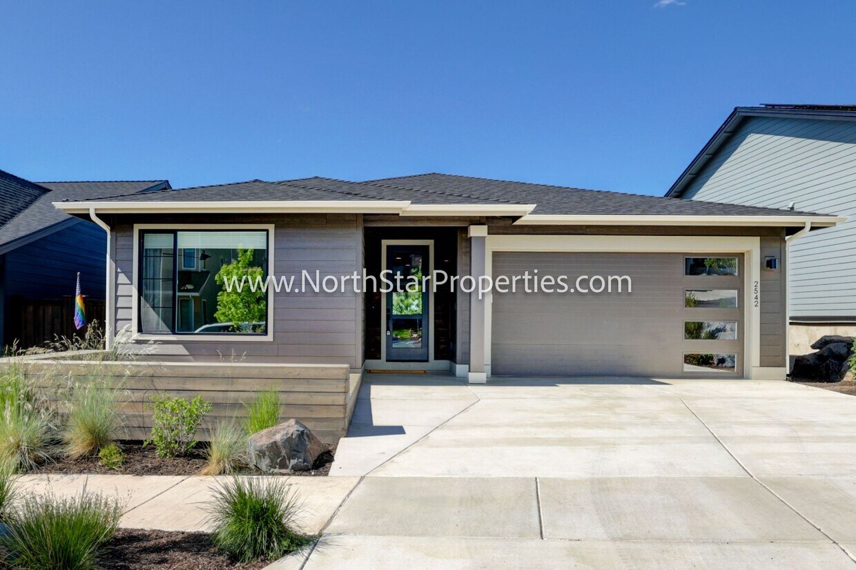 Primary Photo - Beautiful home in NW Bend