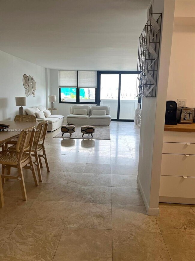 Foto del edificio - 10101 E Bay Harbor Dr