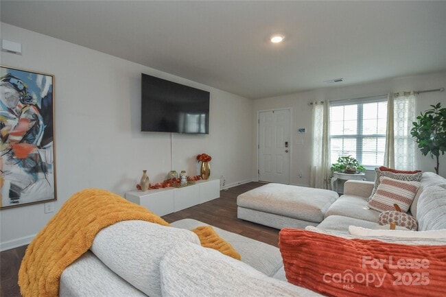 Building Photo - 318 Kingsford Dr