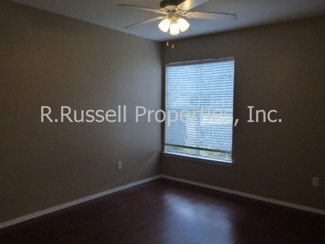 Building Photo - 114 Vista Verdi Cir