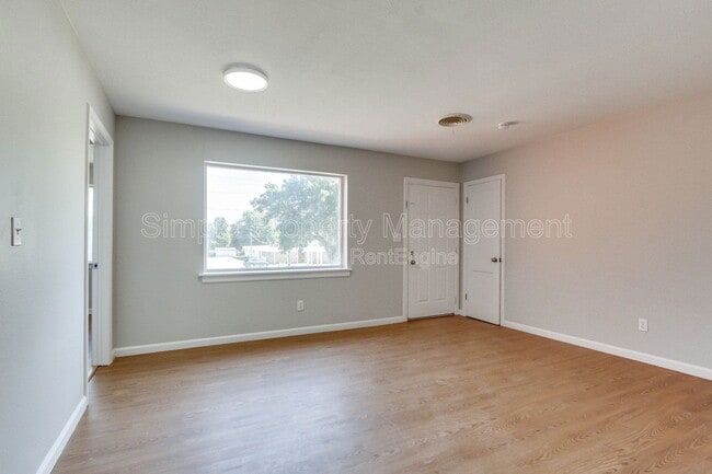 Building Photo - 813 S Midwest Blvd