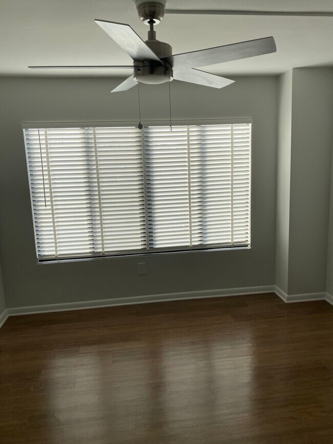 Foto del edificio - 1600 Park Cir