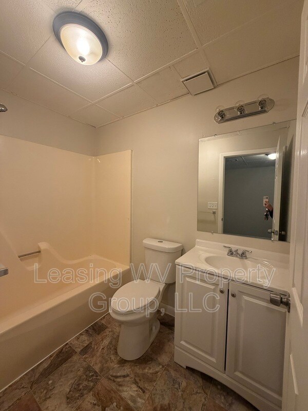 Foto del edificio - 139 Clayton Ave
