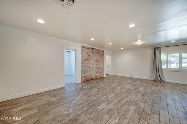 Foto del edificio - 4213 E Avalon Dr
