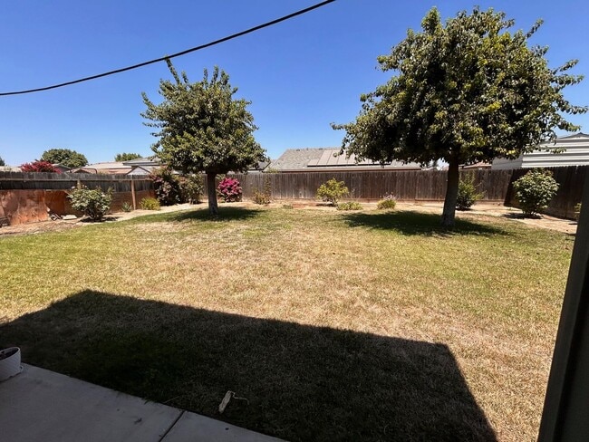 Foto del edificio - Great home for rent in Visalia