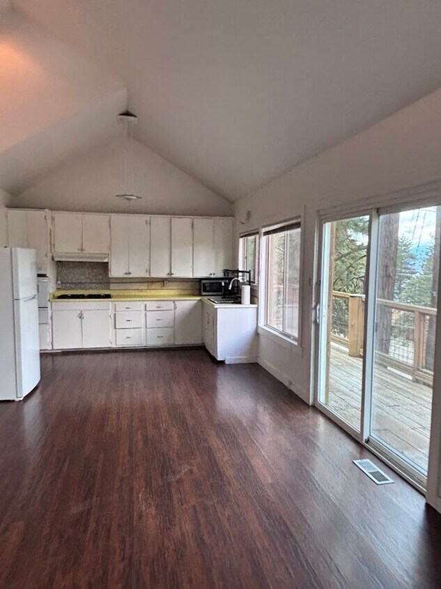 Primary Photo - 405 - BEAVER DUPLEX