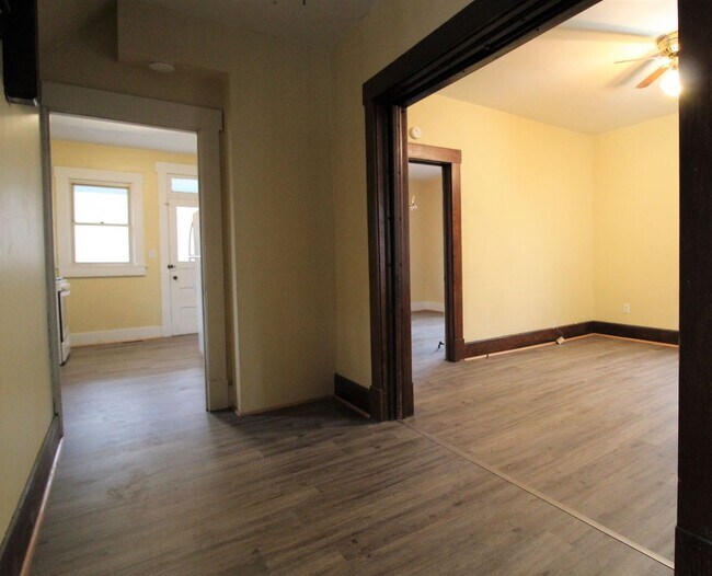 Foto del edificio - 565 Brockway Avenue