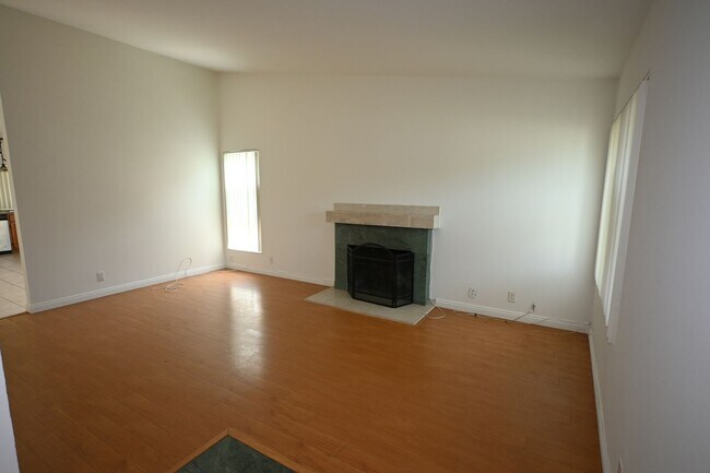 Building Photo - Cozy 1 Story 4 Bedroom 2 Bath SFR in Cerritos