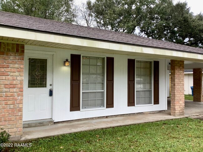 Building Photo - 212 Claymore Dr