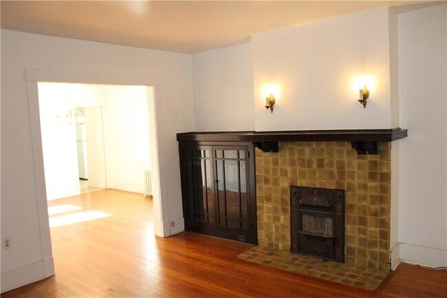 Building Photo - 389 Gross St