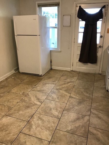Kitchen - 28 E Lee St