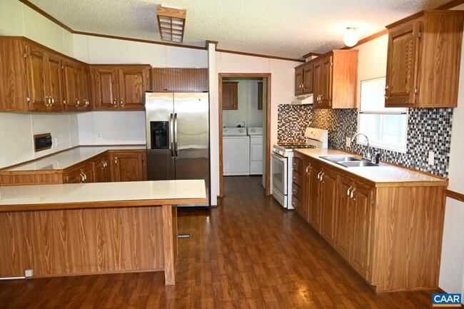 Building Photo - 289 Community House Rd