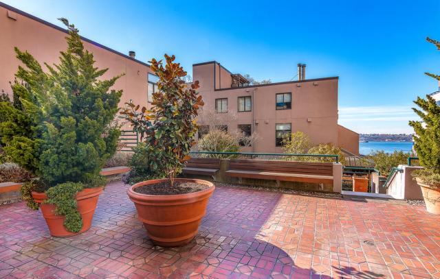 Building Photo - 1 bedroom in Seattle WA 98121