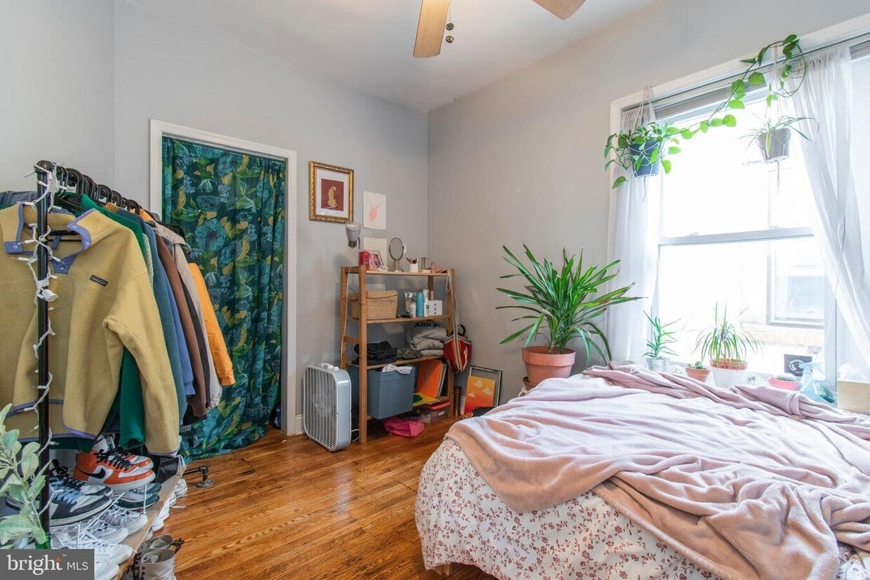 Primary Photo - 1613 W Diamond St