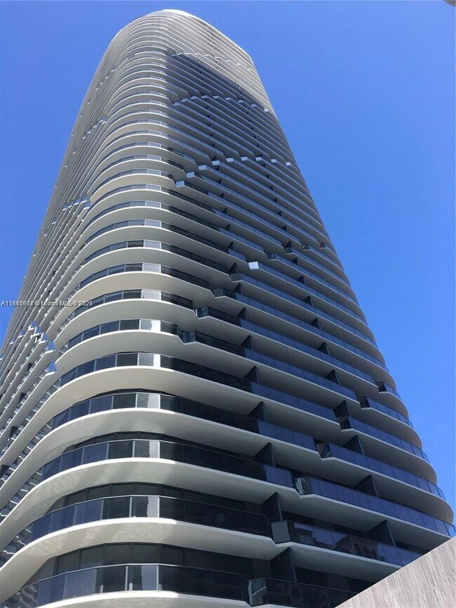 Foto del edificio - 45 SW 9th St