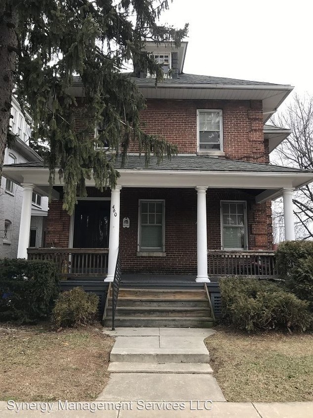 Primary Photo - 460 Summit Ave