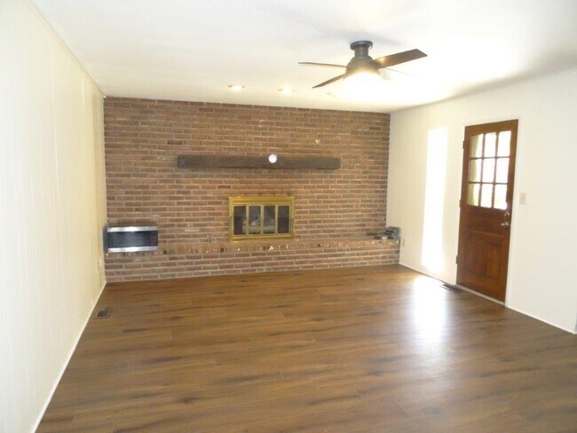 Foto del edificio - 1122 W Cypress St