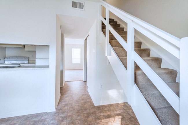 Building Photo - Twin Rivers Townhomes