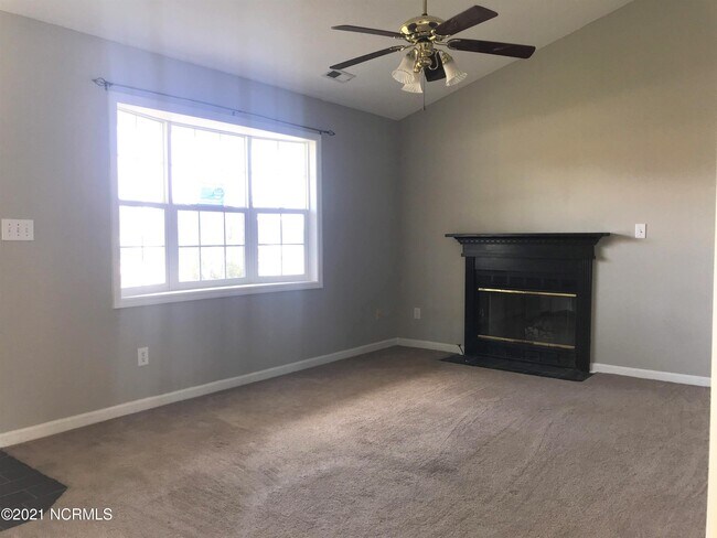 Foto del edificio - 709 Covington Ct