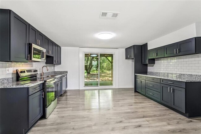 Foto del edificio - 1279 Jaycee Dr