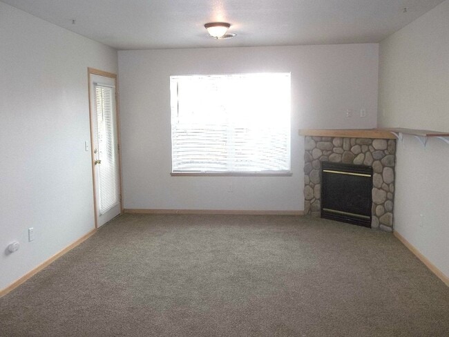 Building Photo - 2226 W Elizabeth #C102, Fort Collins